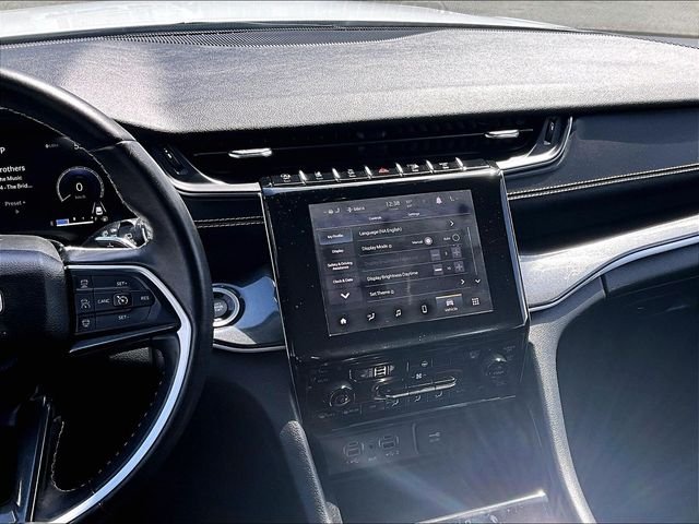 Used 2022 White Jeep Laredo image 6