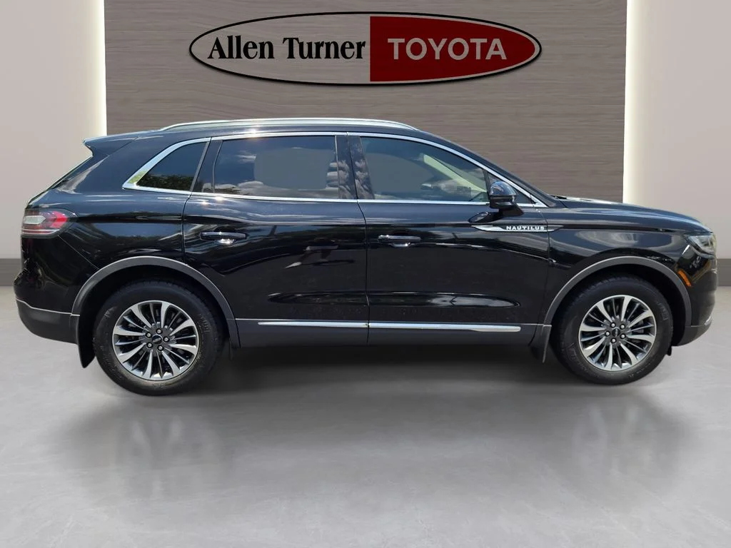 Used 2021 Black Lincoln Reserve image 5