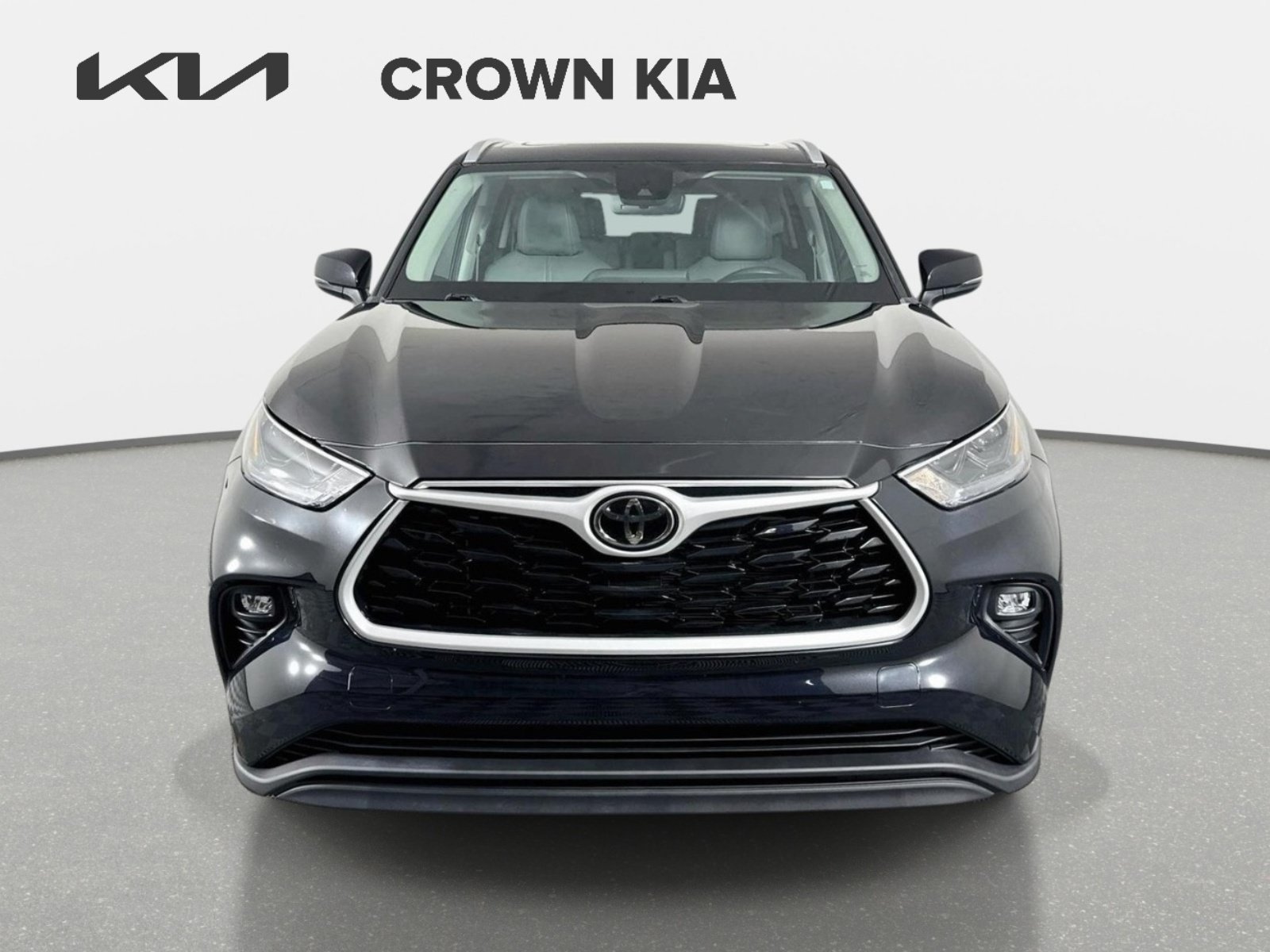 Used 2022 Midnight Black Metallic Toyota XLE image 2