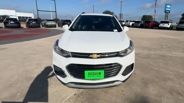 Used 2018 SUMMIT WHITE Chevrolet LT image 3