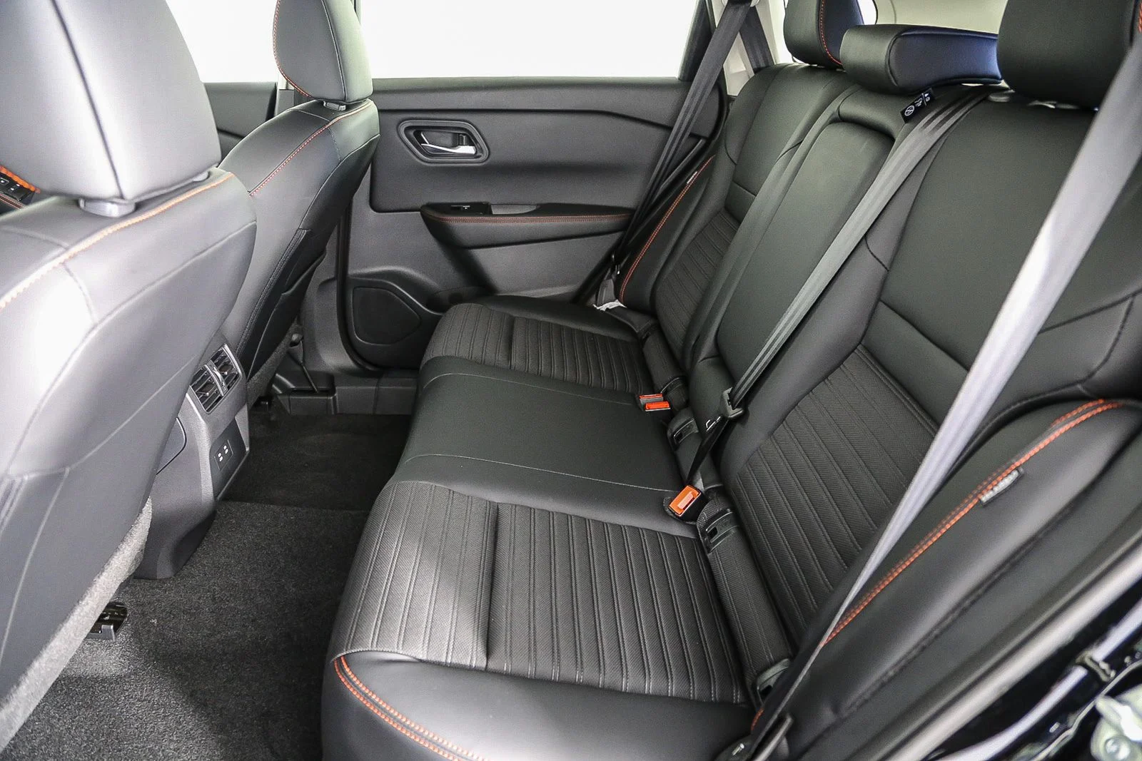New 2025 Everest White TriCoat Nissan Rock Creek® image 20