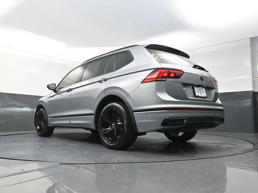 Used 2024  Volkswagen 2.0T SE R-Line Black image 27