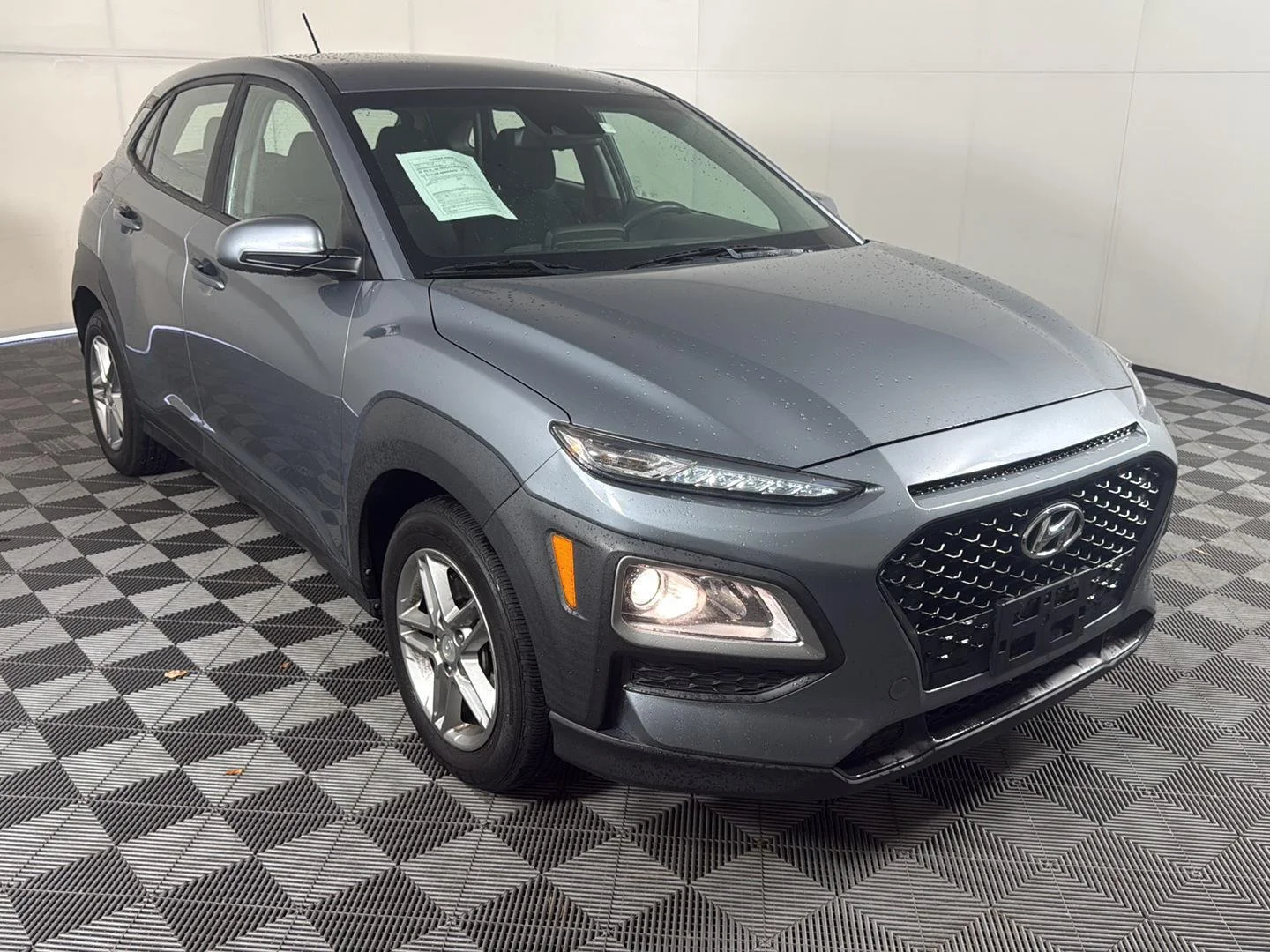Used 2020 Sonic Silver Hyundai SE image 5