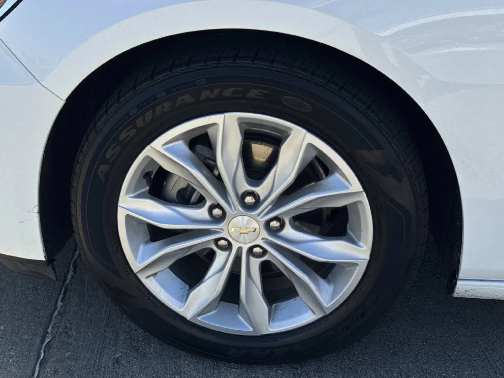 Used 2025 White Chevrolet LT image 10
