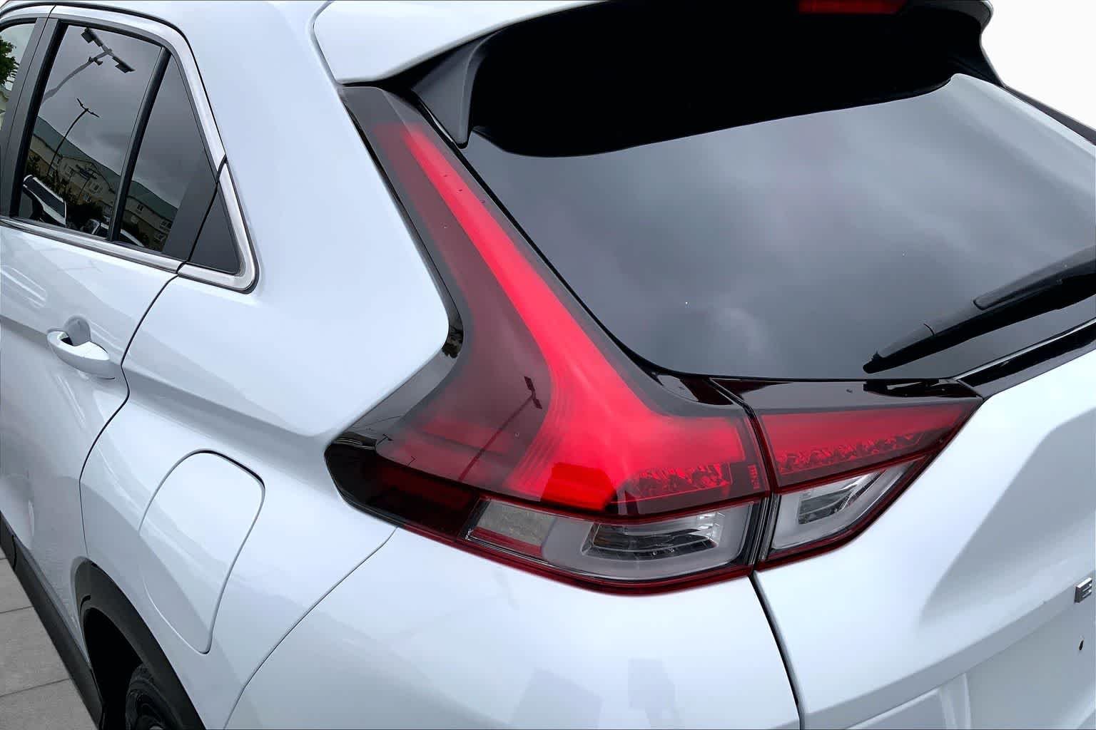 Used 2024 White Diamond Mitsubishi SE image 25