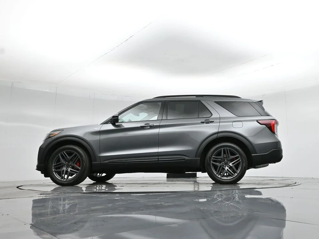 New 2026 Carbonized Gray Metallic Ford ST-Line image 57