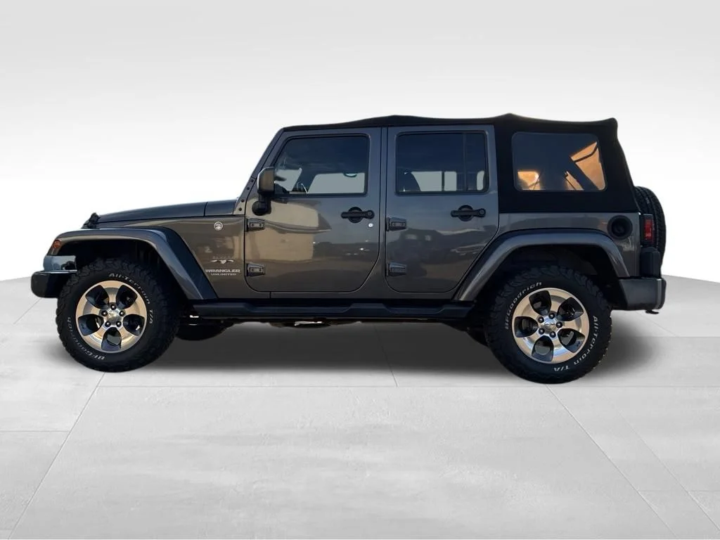 Used 2016 Gray Jeep Unlimited Sahara image 2