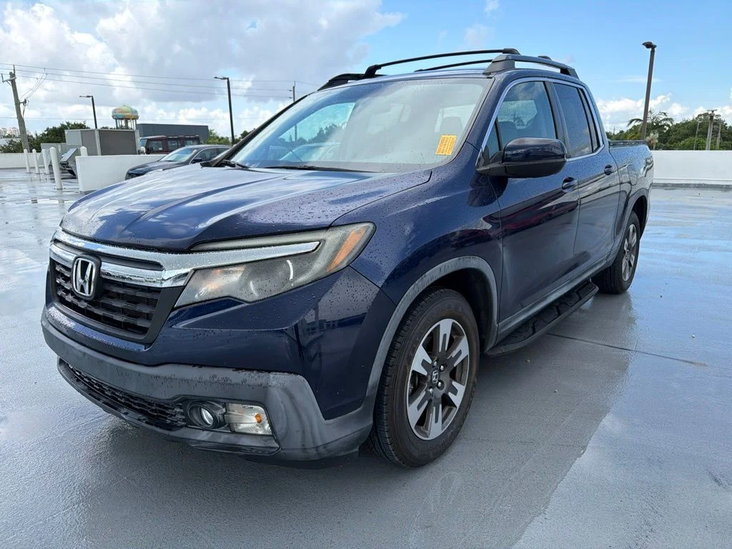Used 2017 Obsidian Blue Pearl Honda RTL image 1