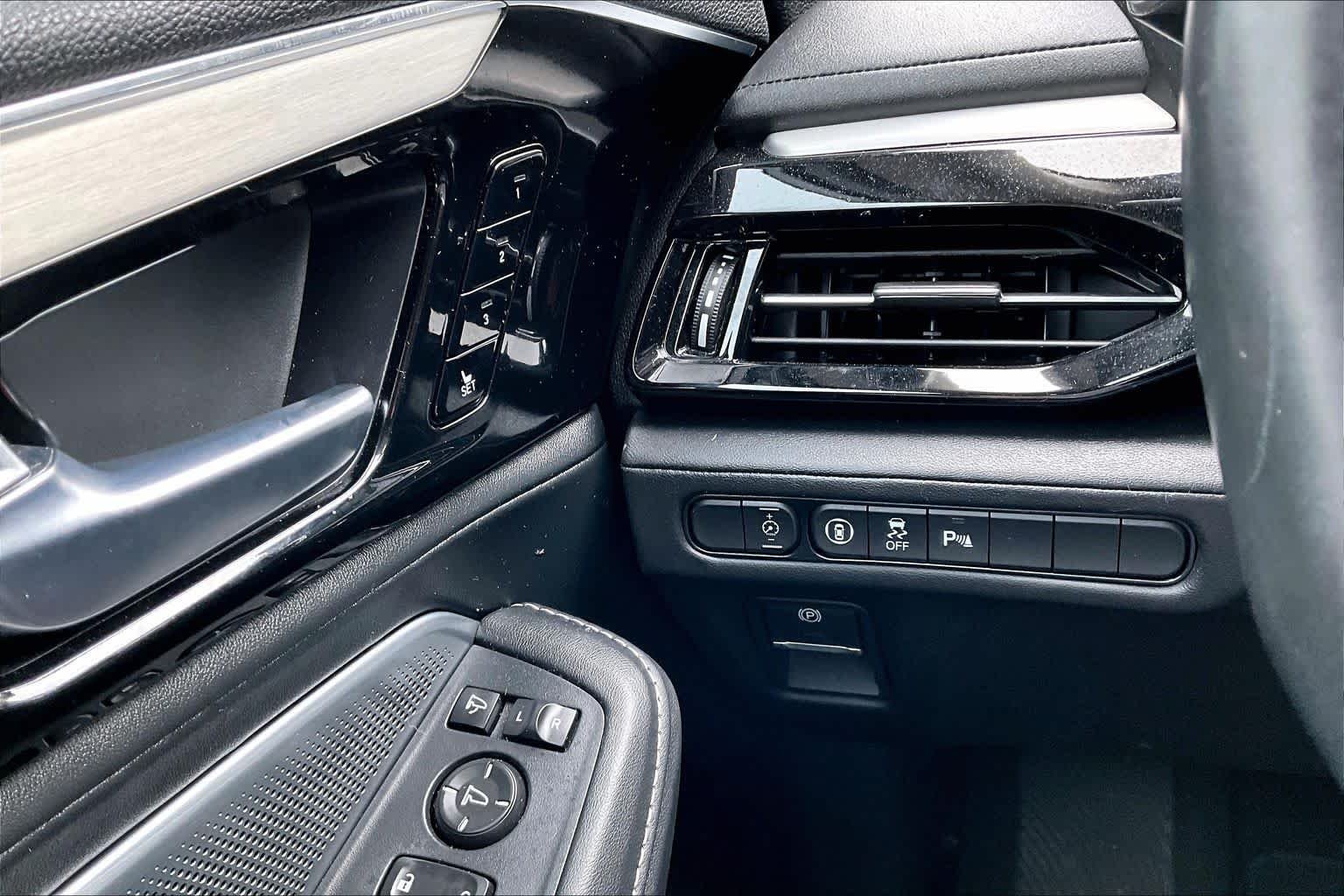 Used 2025 Majestic Black Pearl Acura w/Technology Package image 63