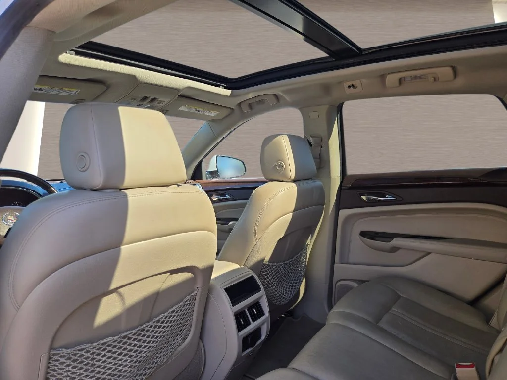 Used 2016 PLATINUM ICE TRICOAT Cadillac Luxury Collection image 19