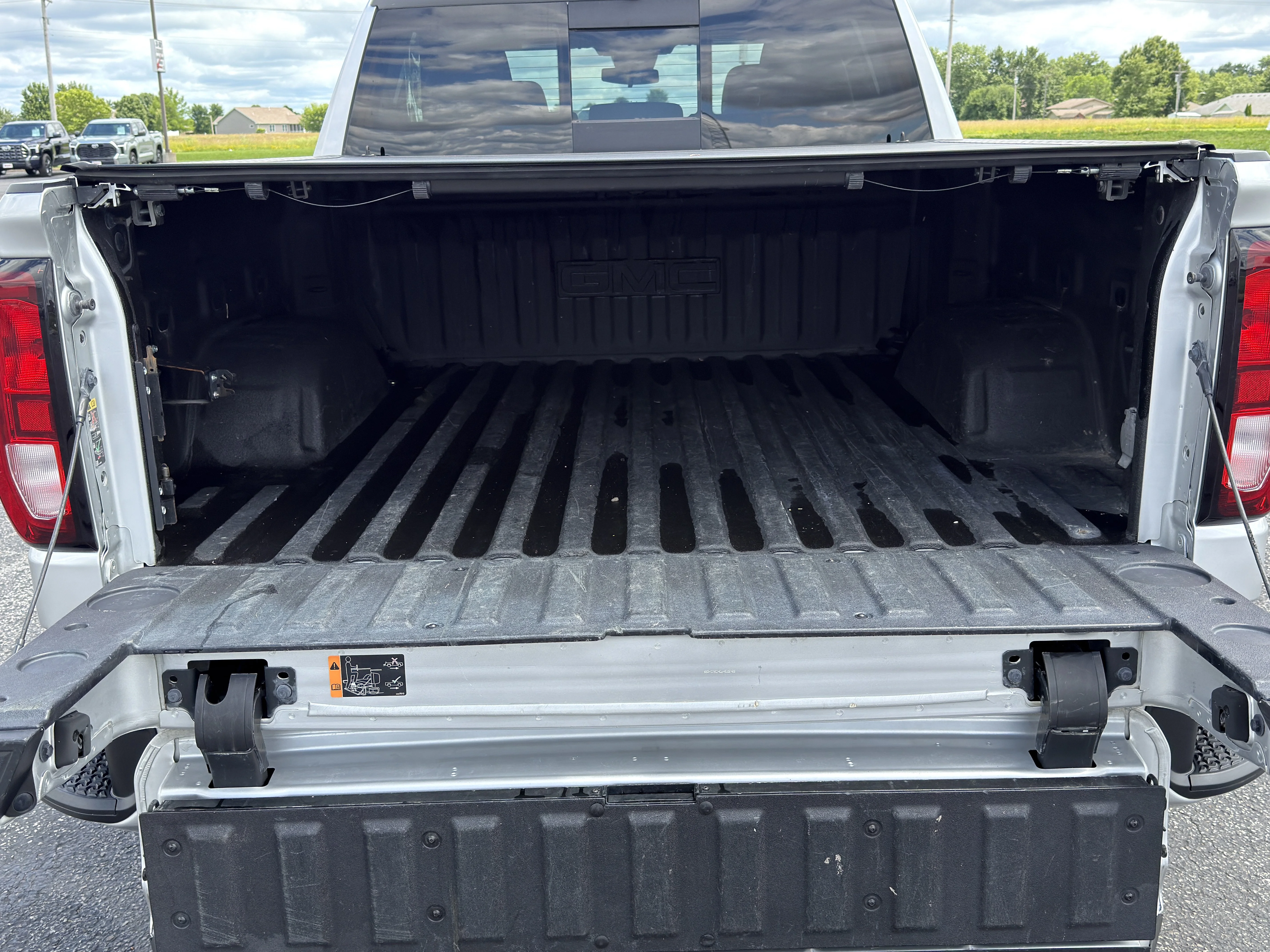 Certified Used 2022 Quicksilver Metallic GMC Elevation image 7