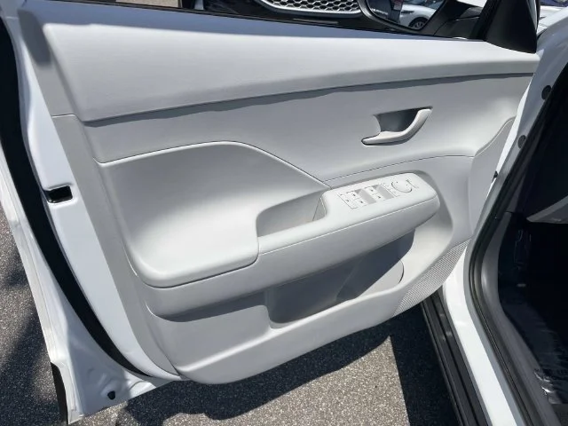 Used 2025 White Hyundai SEL image 20