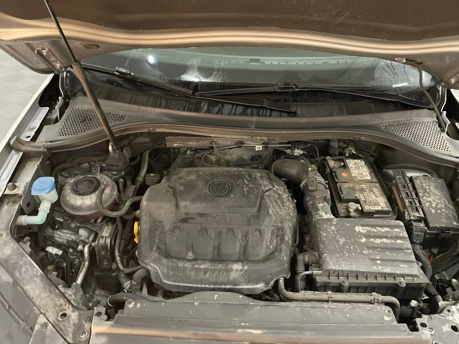 Used 2021 Pyrite Silver Metallic Volkswagen S image 28