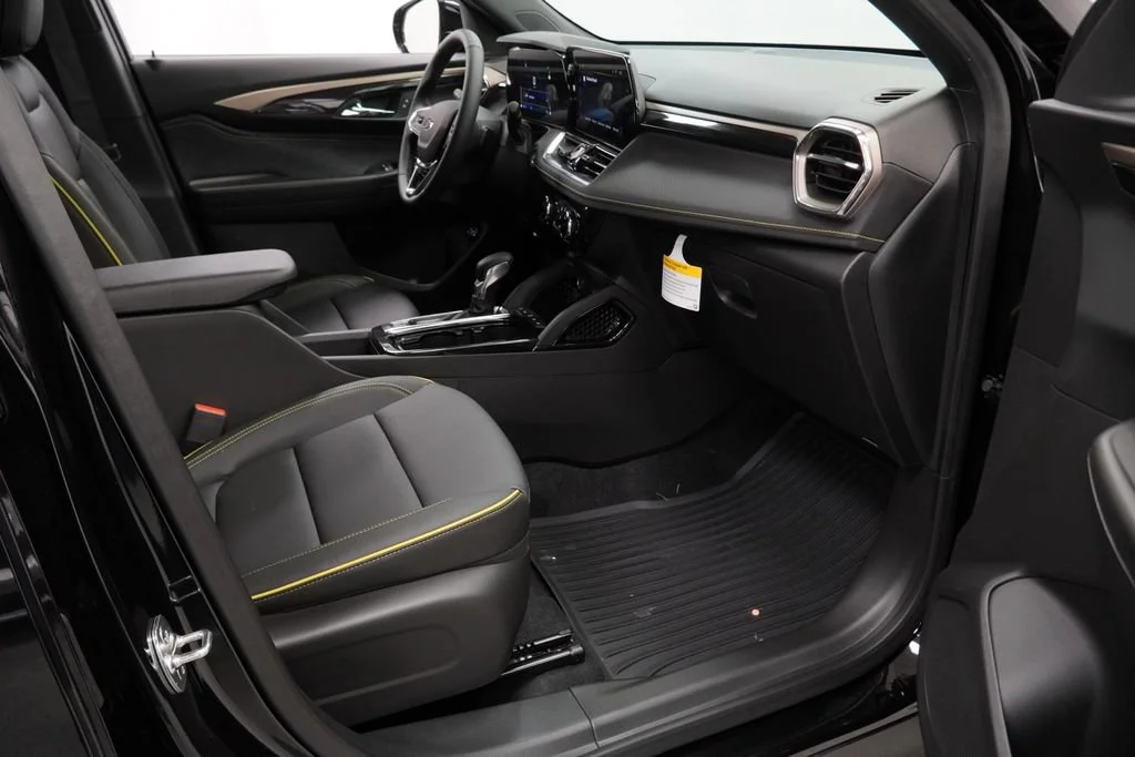 New 2026 Mosaic Black Metallic Chevrolet ACTIV image 30