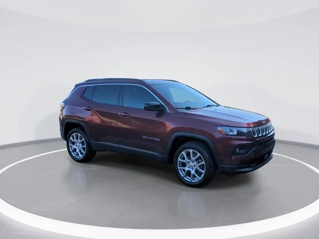 Used 2022 Red Jeep Latitude Lux image 9