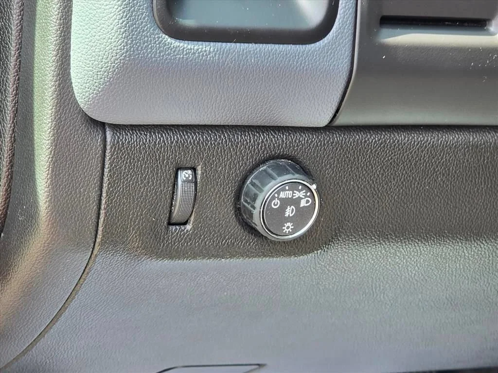 Used 2019 RED HOT Chevrolet 2WD Z71 image 8