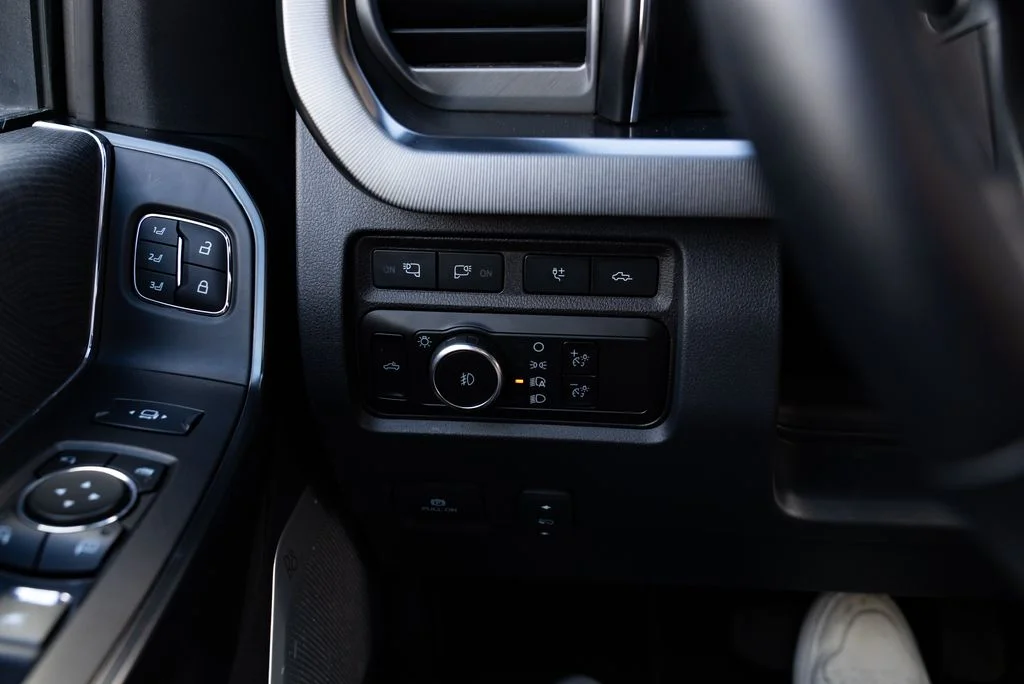 Used 2024  Ford Platinum image 14