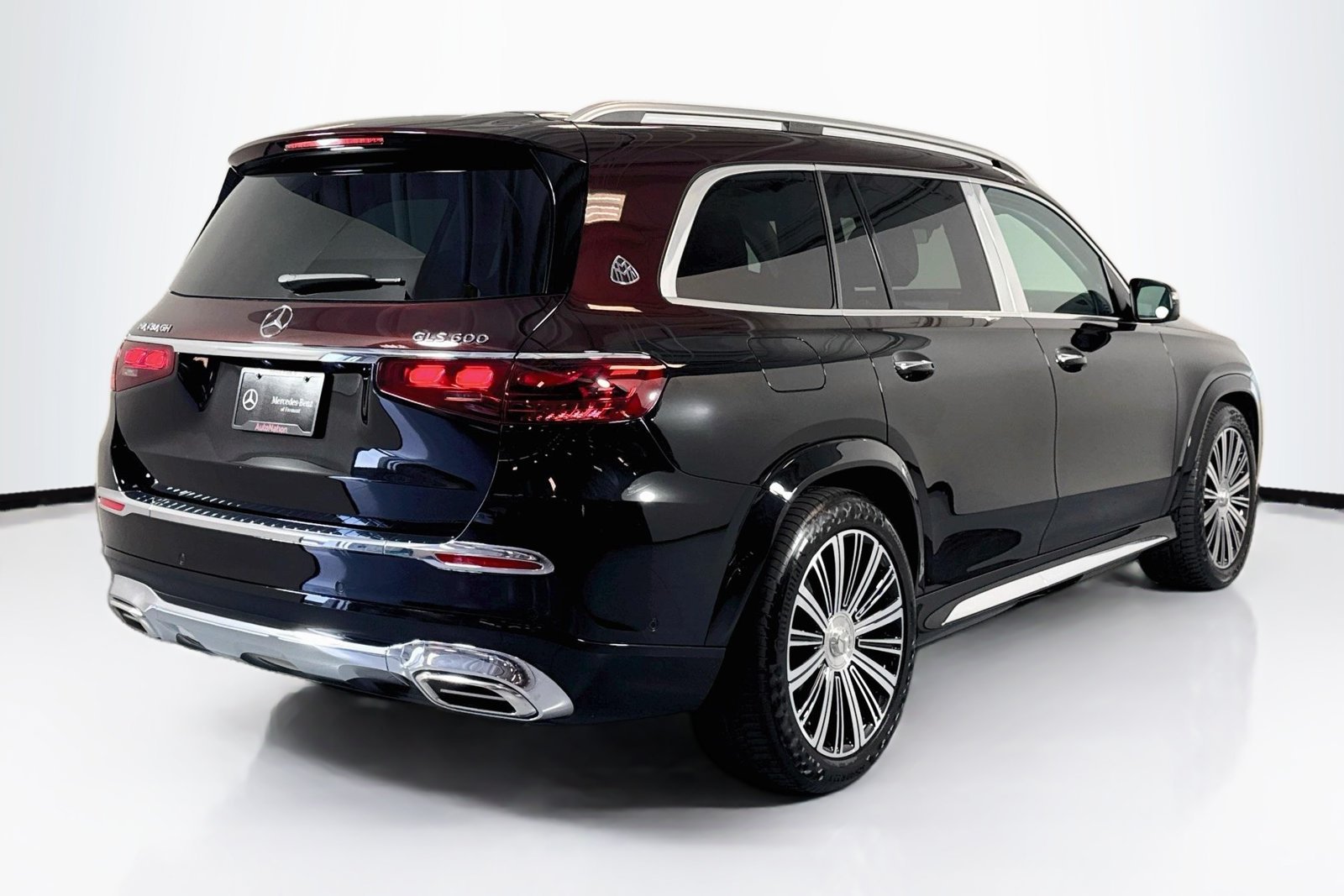 Used 2024 Obsidian Black Metallic Mercedes-Benz Maybach GLS 600 image 5