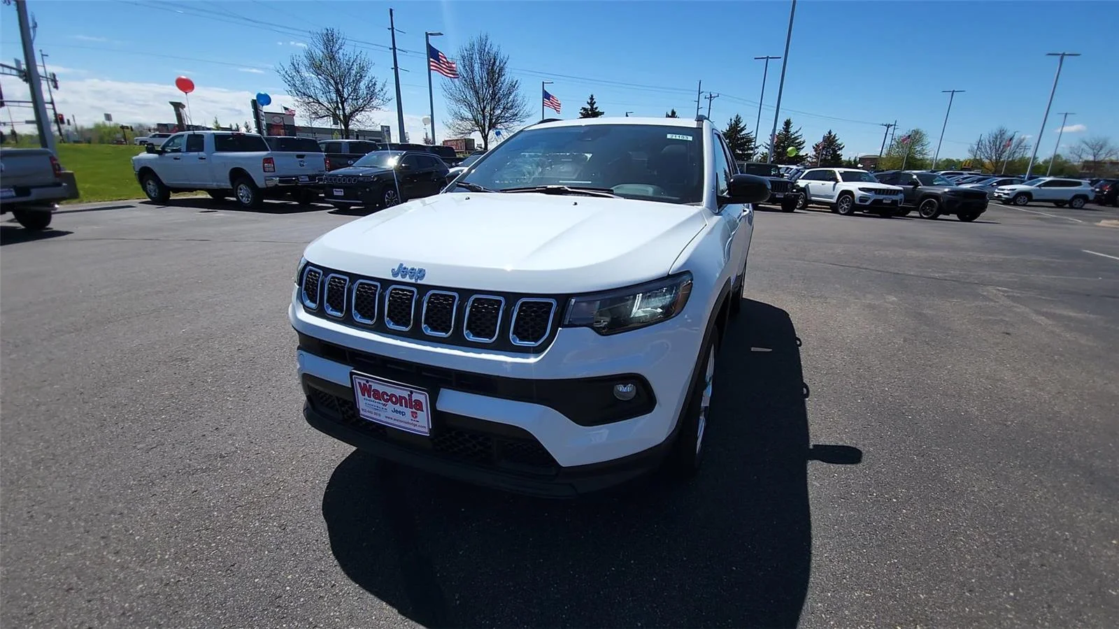 New 2024 Bright White Clear-Coat Exterior Paint Jeep Latitude Lux image 3