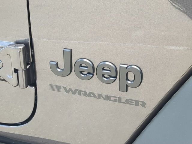 New 2026 Granite Crystal Metallic Clear-Coat Exterior Paint Jeep Sport S image 13