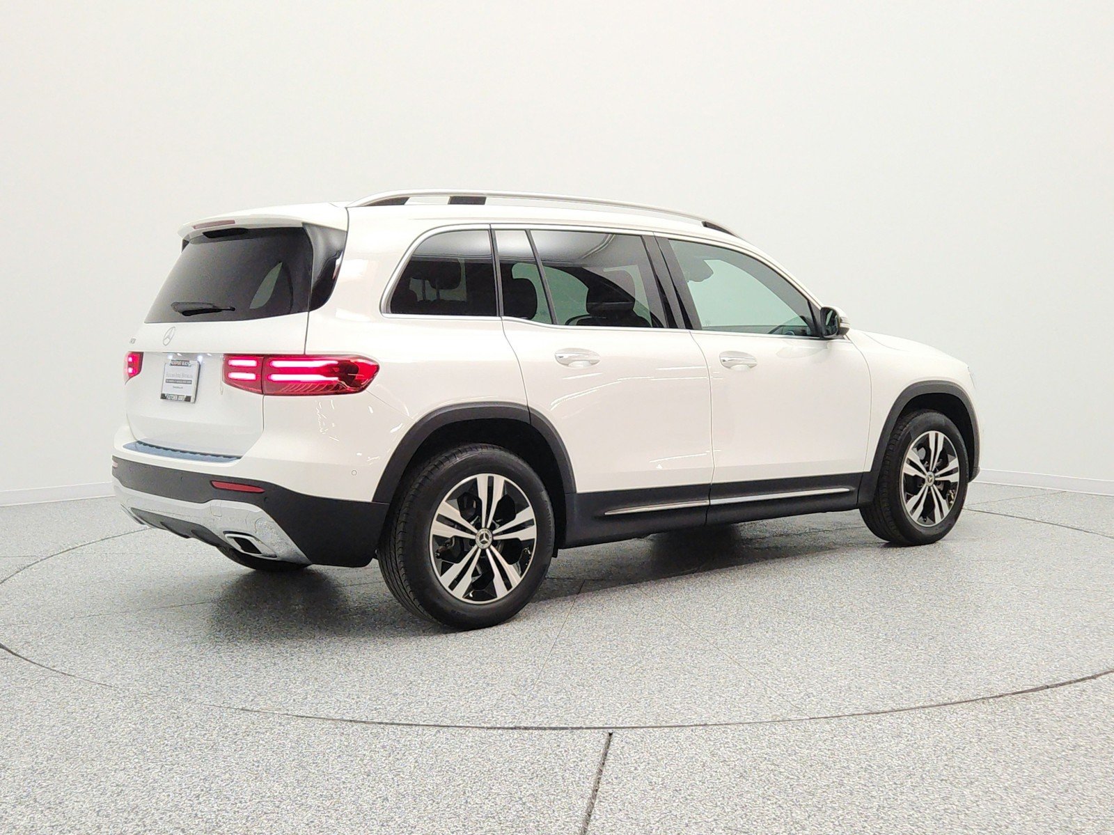 Used 2025 Polar White Mercedes-Benz GLB 250 SUV image 5