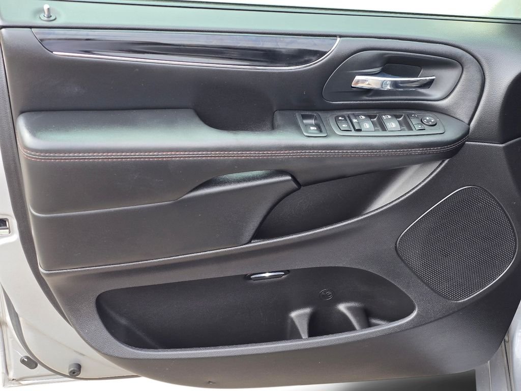 Used 2020 Silver Dodge SE Plus image 13