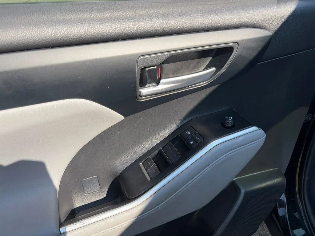 Used 2021 Brown Toyota XLE image 11
