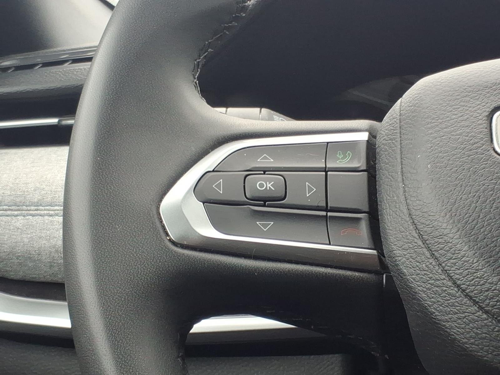 Used 2024 Sting-Gray Clearcoat Jeep Latitude image 25