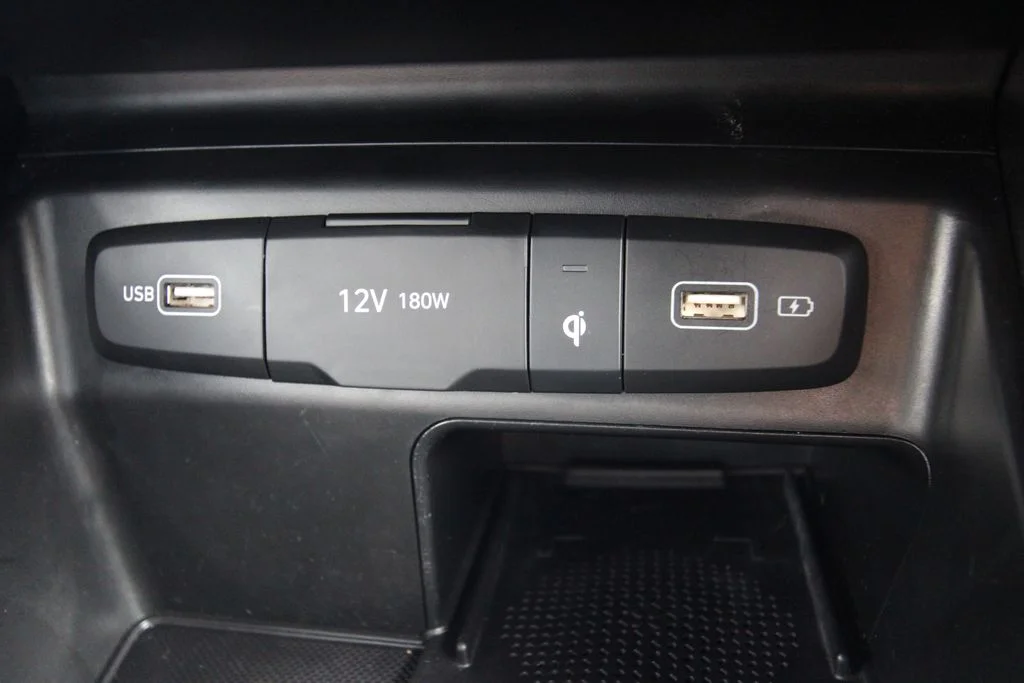 Used 2022 White Hyundai SEL Premium image 27