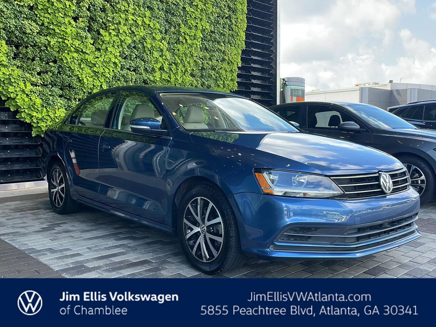 Used 2017 Silk Blue Metallic Volkswagen 1.4T SE image 1