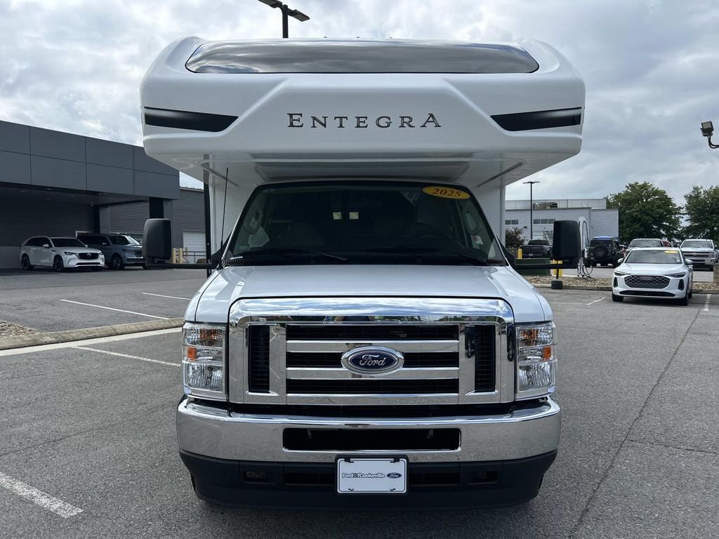 Used 2025 Oxford White Ford Base image 9