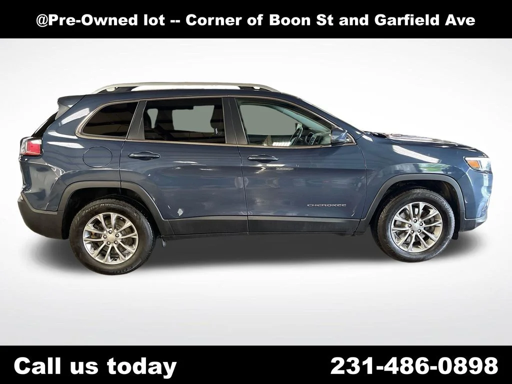 Used 2019 Blue Jeep Latitude Plus image 6
