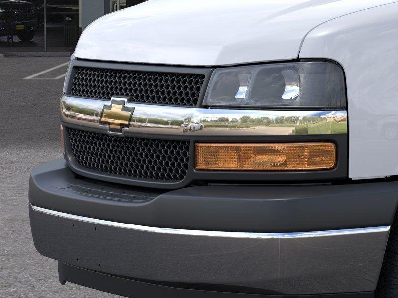 New 2026 Summit White Chevrolet WT image 13