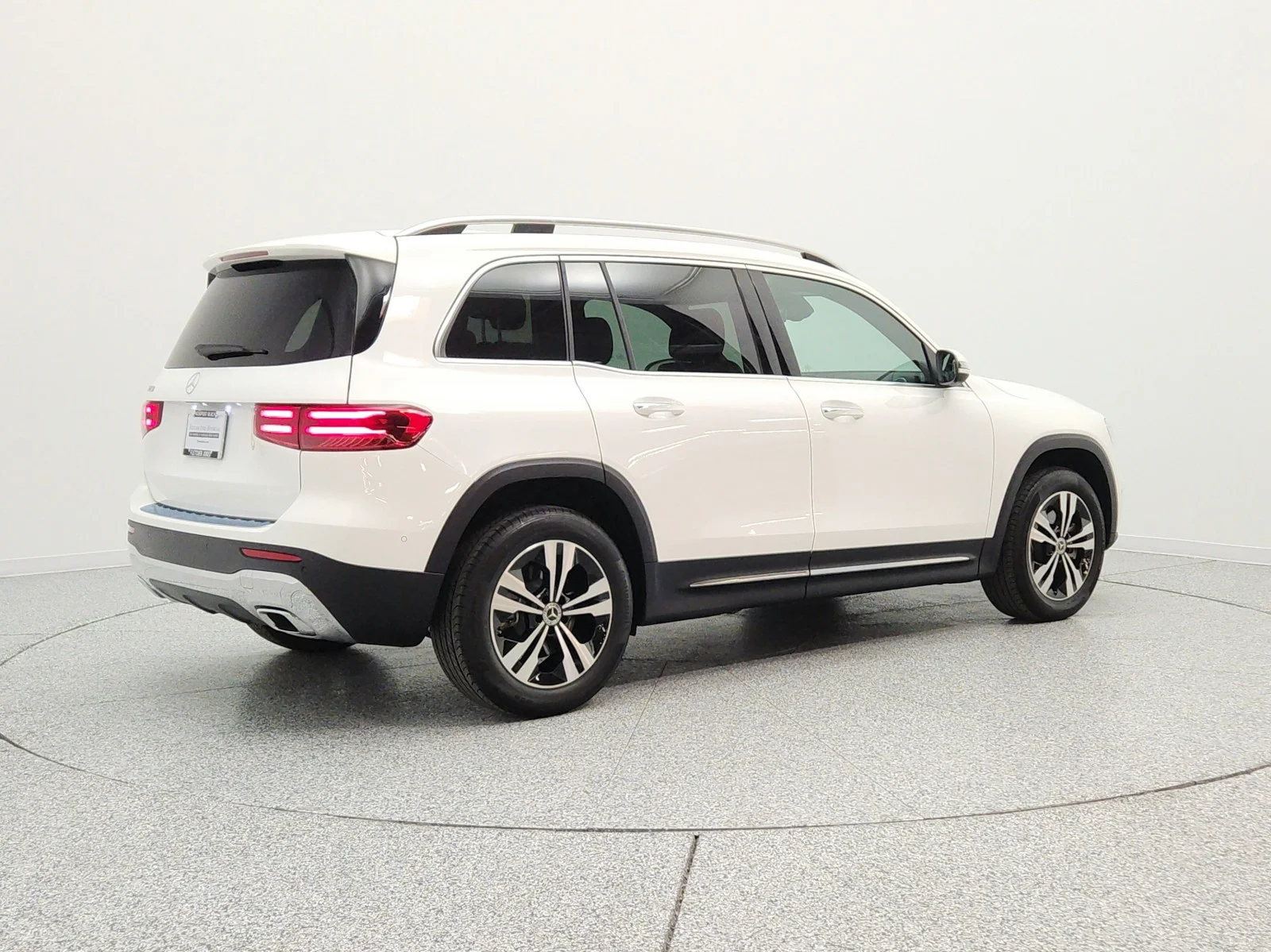 Used 2025 Polar White Mercedes-Benz GLB 250 SUV image 5