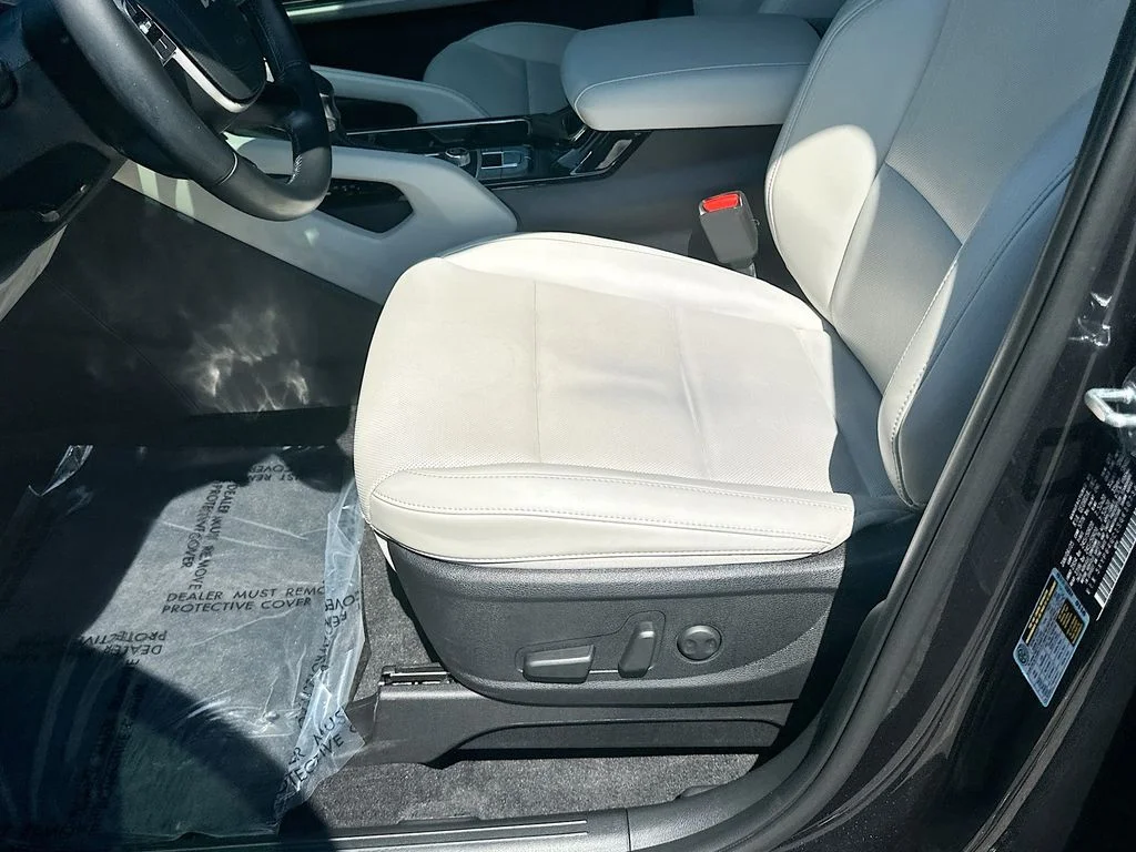 Certified Used 2025  Kia S image 19