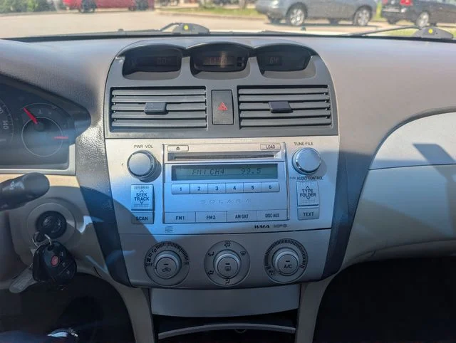 Used 2008 White Toyota  image 12