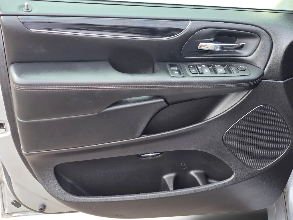 Used 2020 Silver Dodge SE Plus image 13