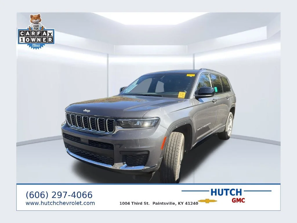 Used 2025 Gray Jeep Laredo image 1