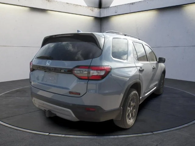 Certified Used 2025 Sonic Gray Pearl Honda TrailSport image 3
