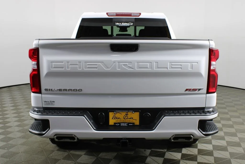 New 2026 Summit White Chevrolet RST image 6