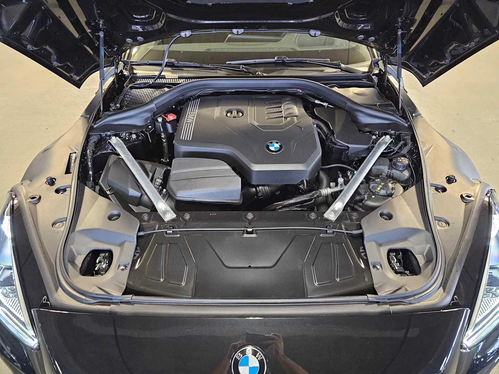 New 2026 Black Sapphire Metallic BMW sDrive30i image 9