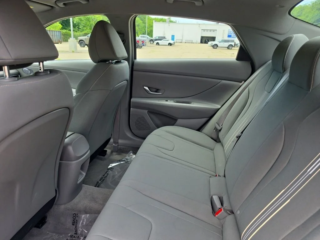Used 2024 Metal Hyundai SEL image 11