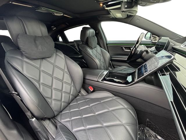 Used 2025 Green Mercedes-Benz Maybach S 580 image 16