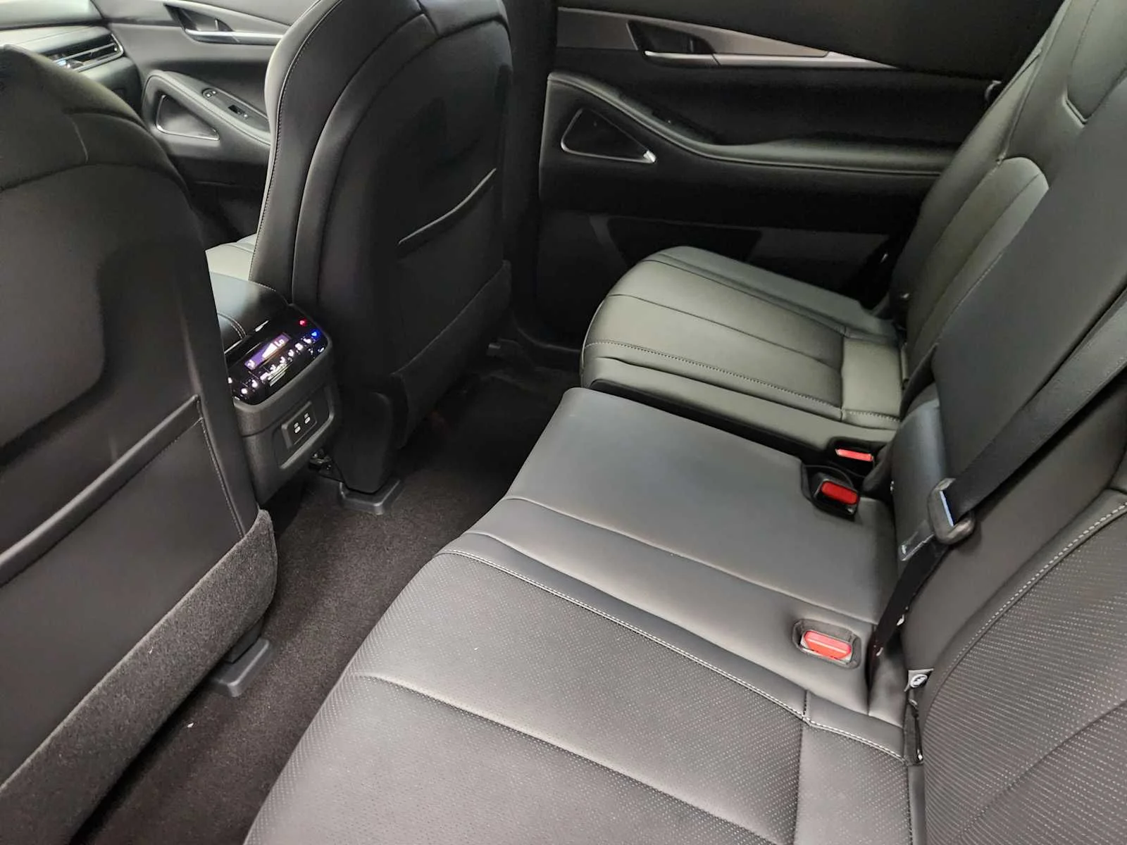 New 2027 MINERAL BLACK INFINITI Luxe FWD image 22