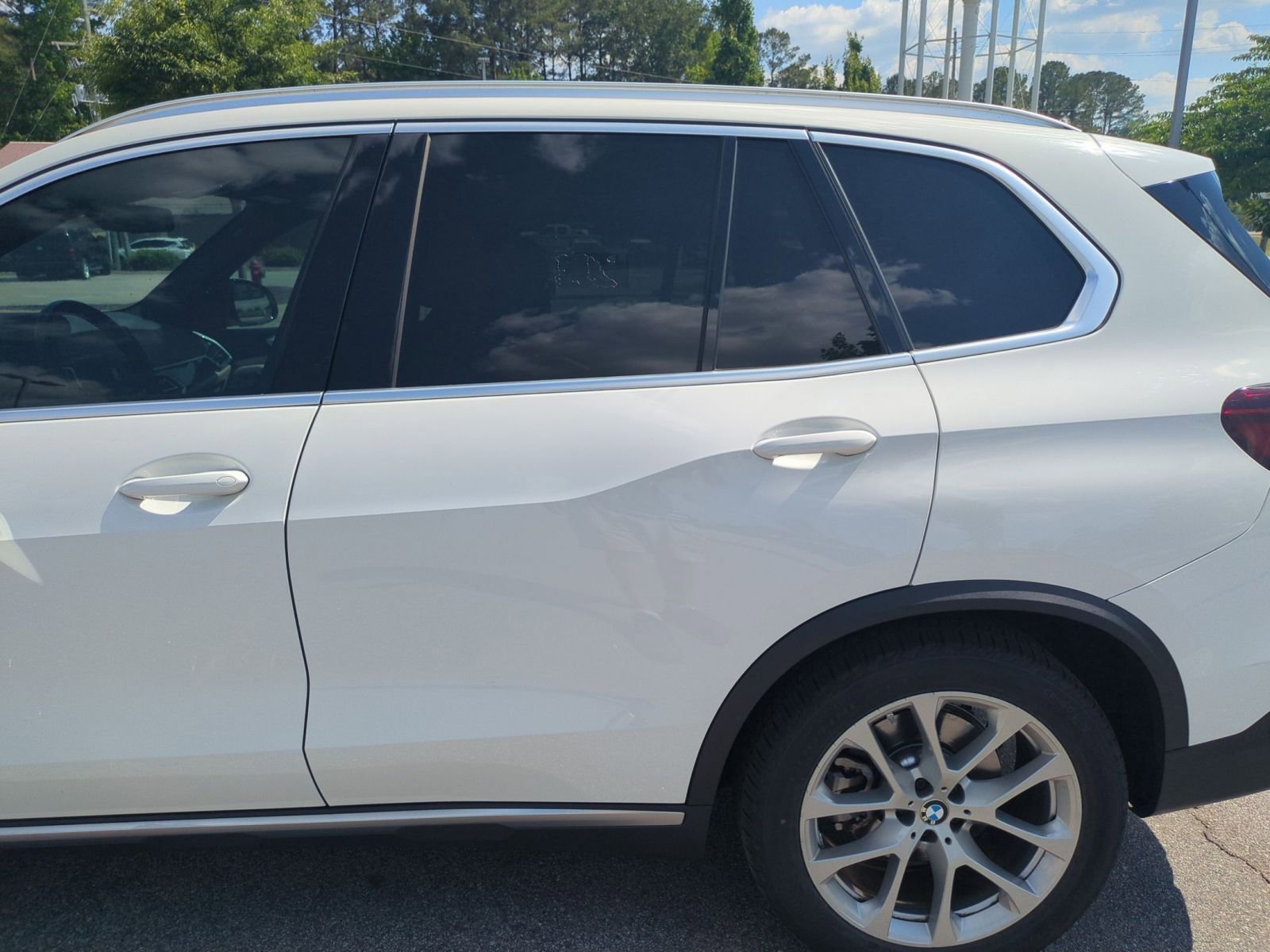 Used 2022 Alpine White BMW sDrive40i image 33