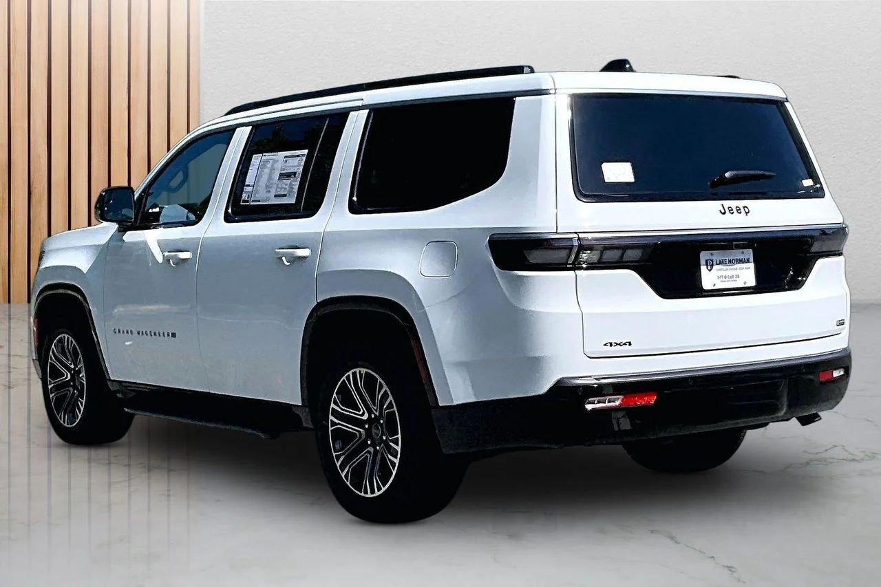 New 2026 Bright White Clear-Coat Exterior Paint Jeep  image 7
