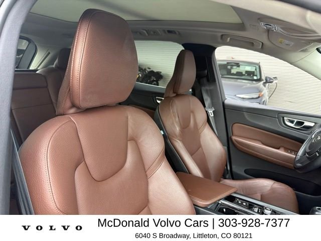 Used 2020 White Volvo T5 Momentum image 8