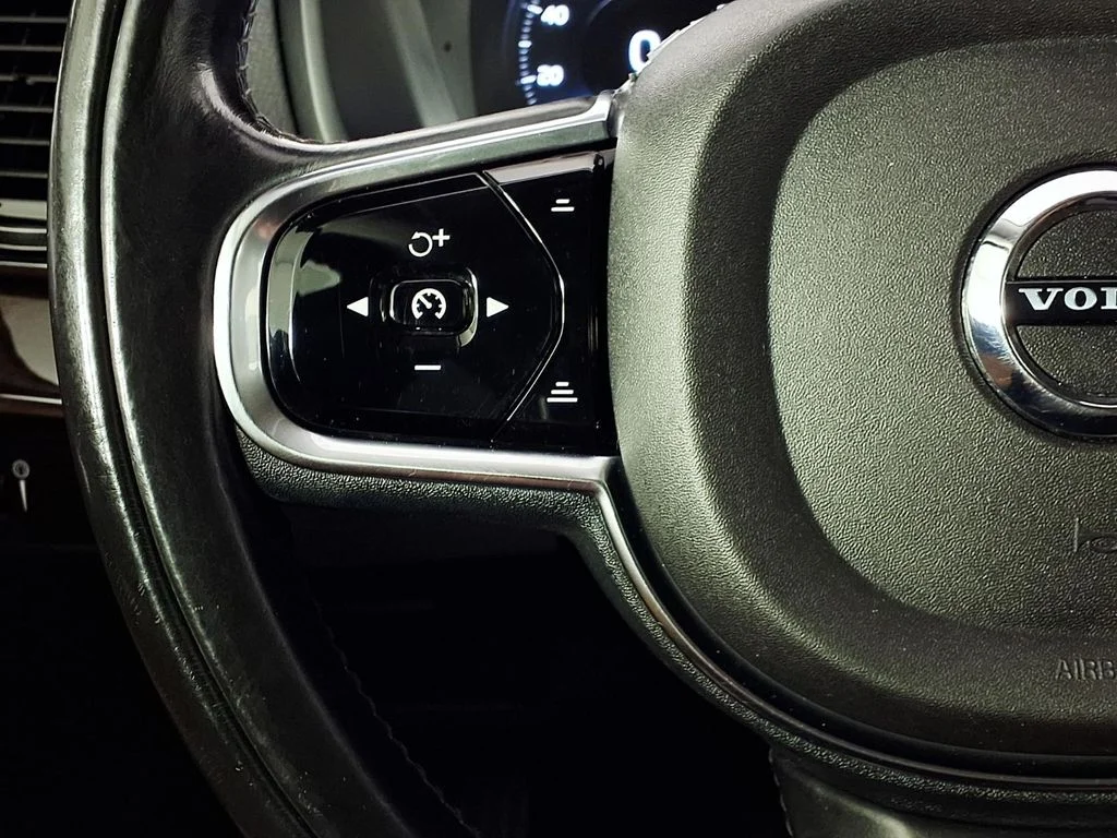 Used 2016 Black Volvo T6 Momentum image 21