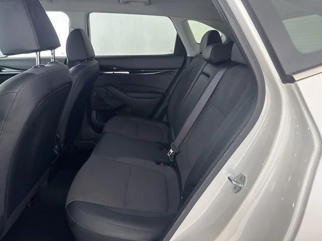 Used 2023 White Kia S image 29