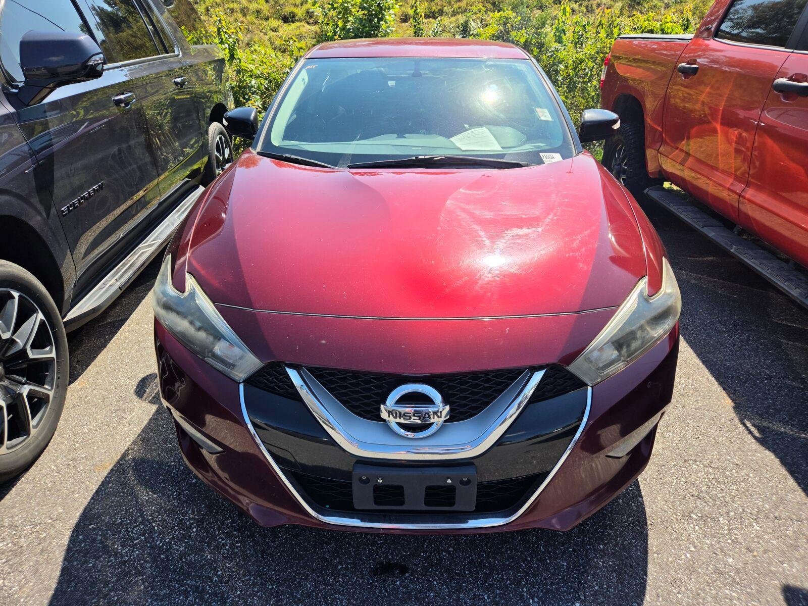Used 2016 Red Nissan 3.5 SR image 2